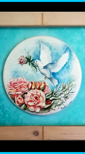 Colomba Della Pace fra le Rose